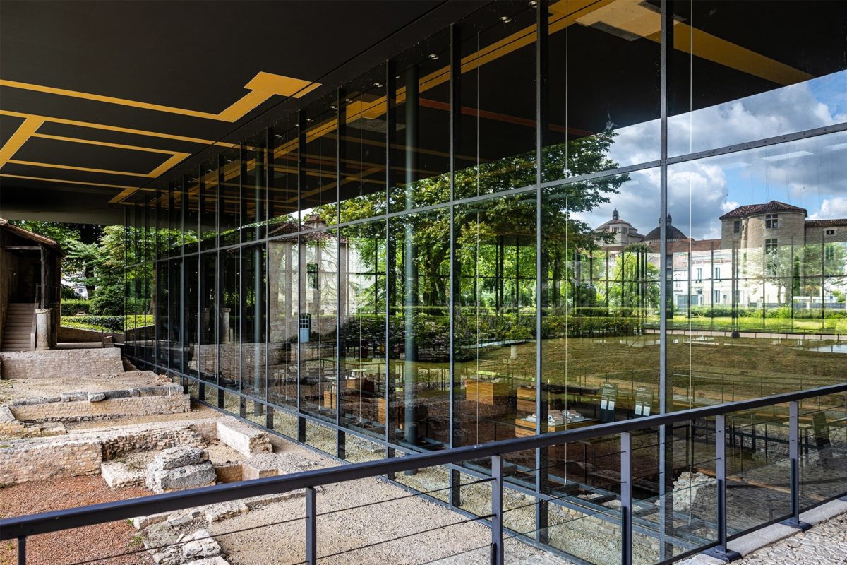 Vue depuis l'extérieur sur le Musée Vesunna de Périgueux